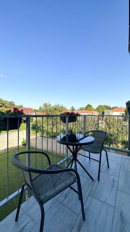Linden Apartman 106 - Adults Only Mosonmagyarovar Bagian luar foto