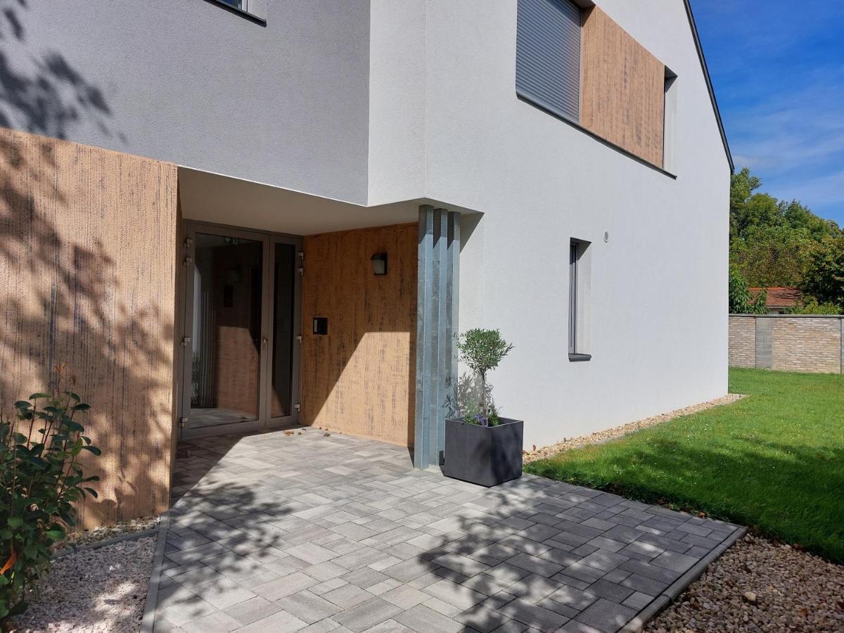 Linden Apartman 106 - Adults Only Mosonmagyarovar Bagian luar foto